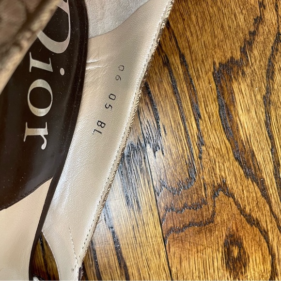 Dior Brown and Cream Kitten Heels Vintage - Picture 5 of 6